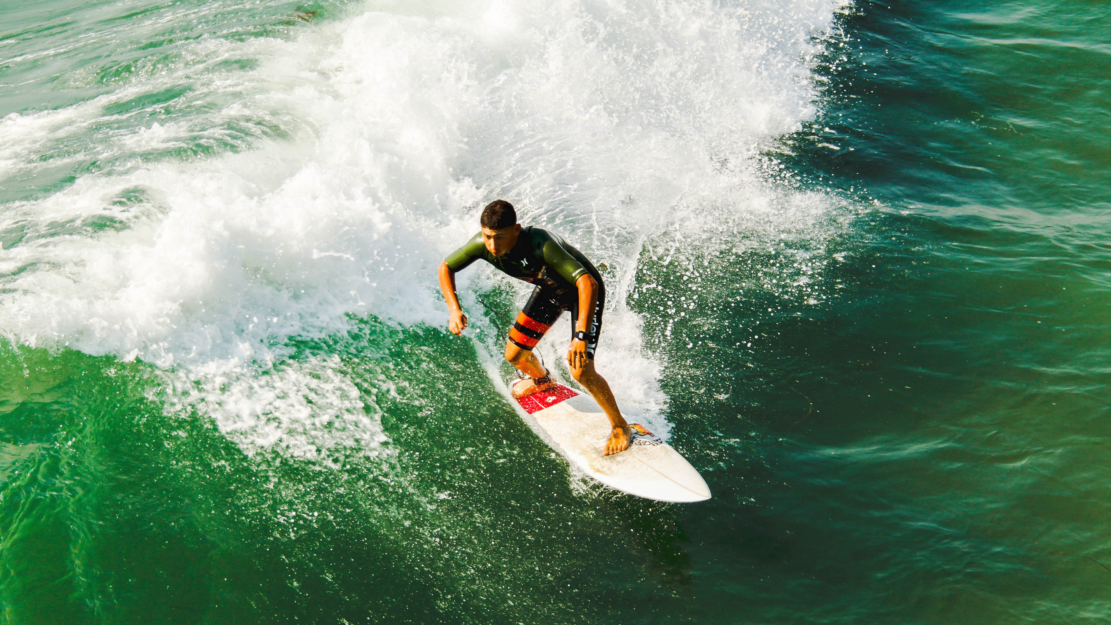 开云体育登录-防守悍将化身进攻尖刀，霍勒迪用错误方式为凯尔特人打开胜利之门